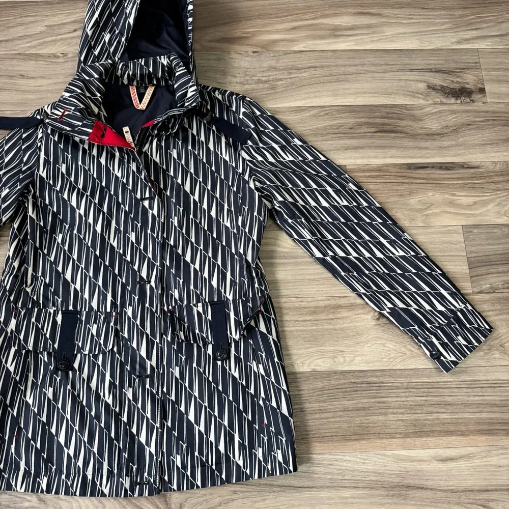 Land's End Women's Storm Raker Rain Jacket Classic Navy Ivory Size Small 2-4